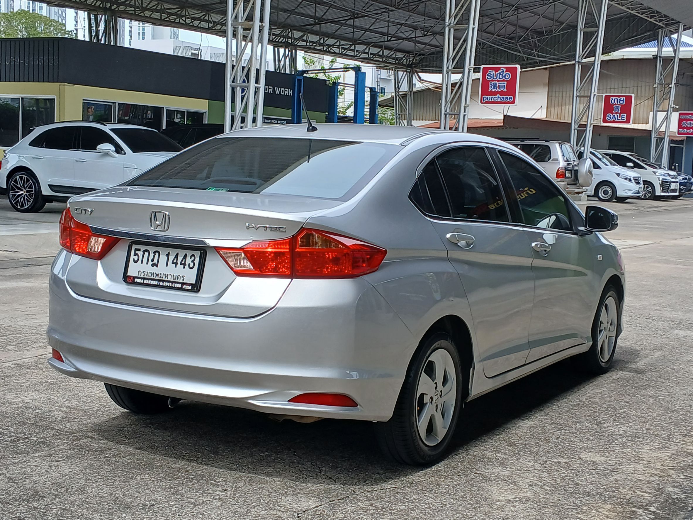 2016 Honda City สีเงิน (รูปที่ 6)