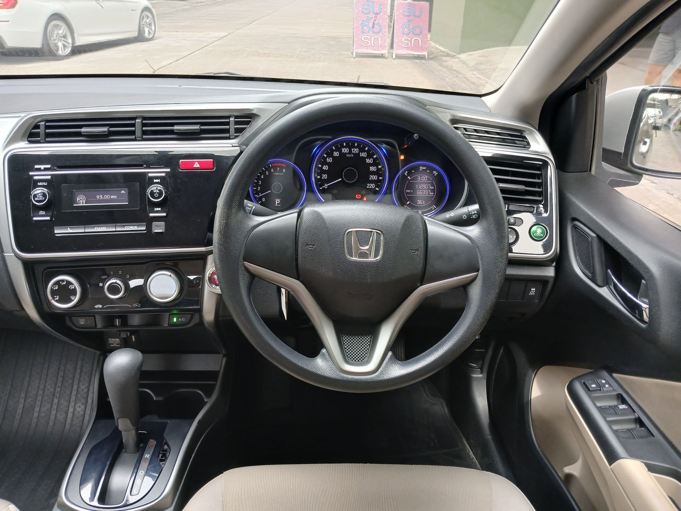 2016 Honda City สีเงิน (รูปที่ 10)