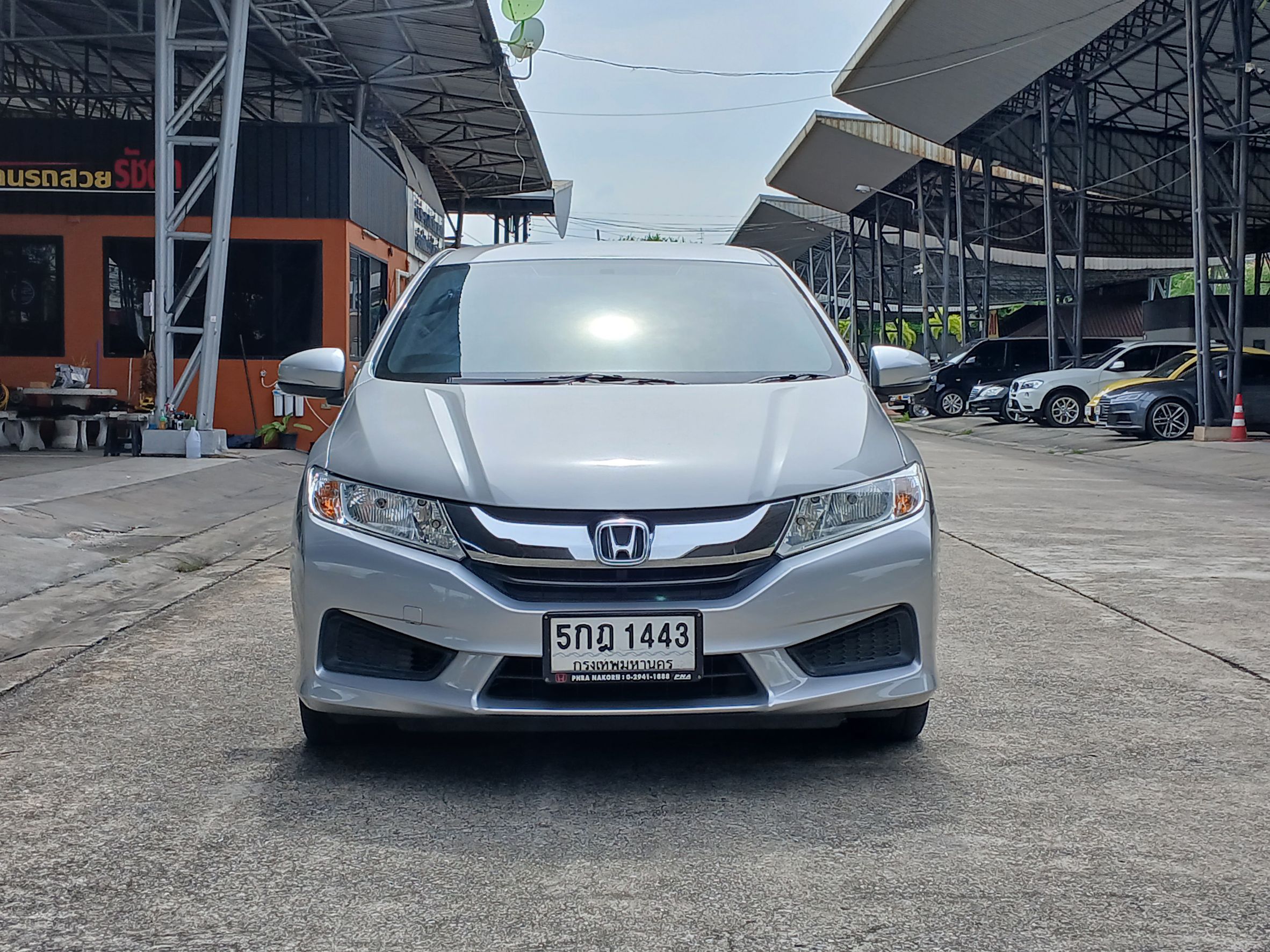 2016 Honda City สีเงิน (รูปที่ 2)