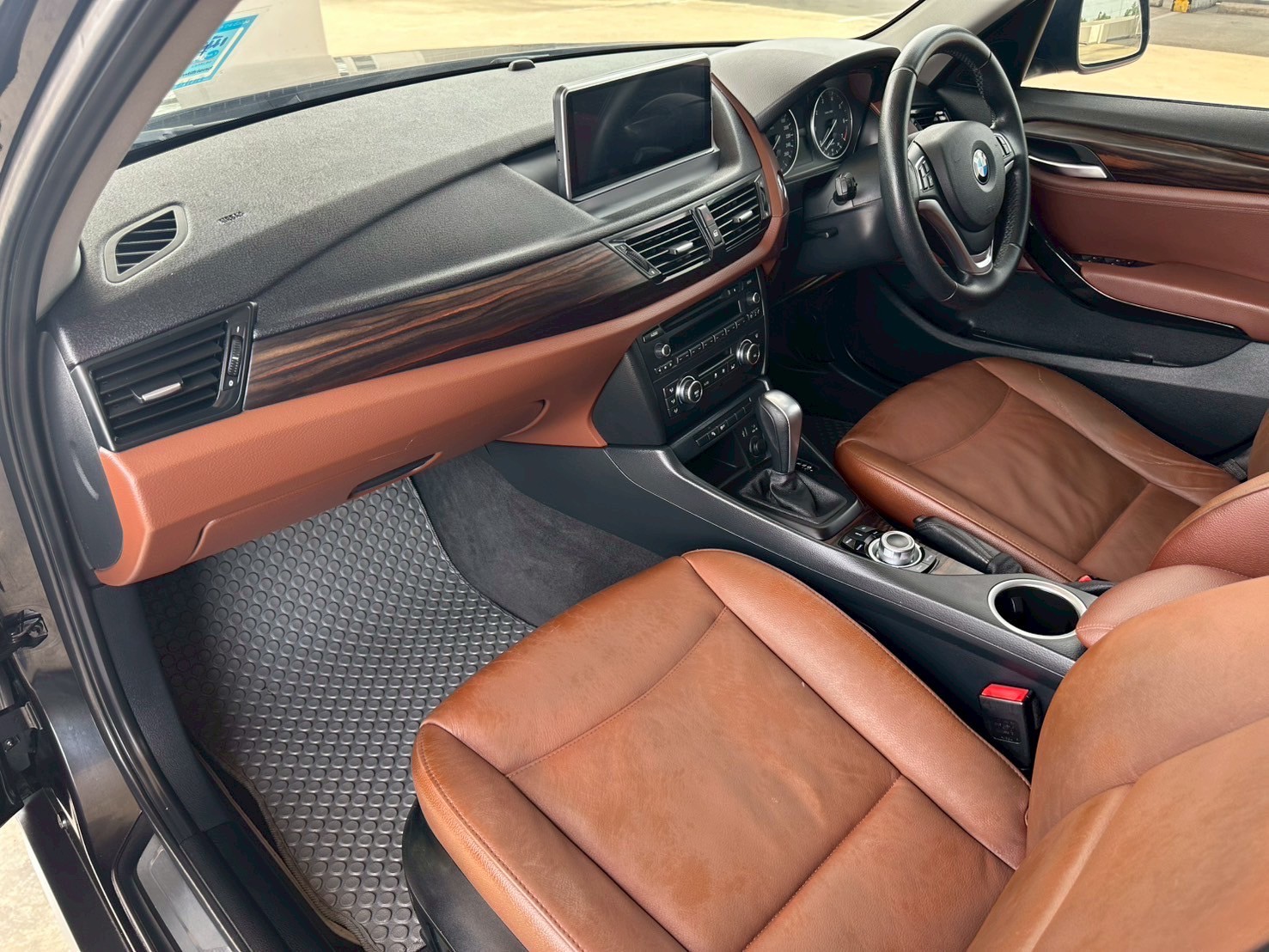2014 BMW X1 E84 สีดำ (รูปที่ 12)