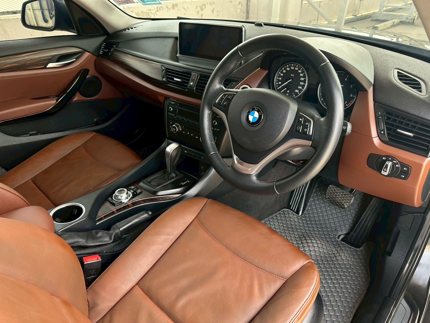 2014 BMW X1 E84 สีดำ (รูปที่ 10)