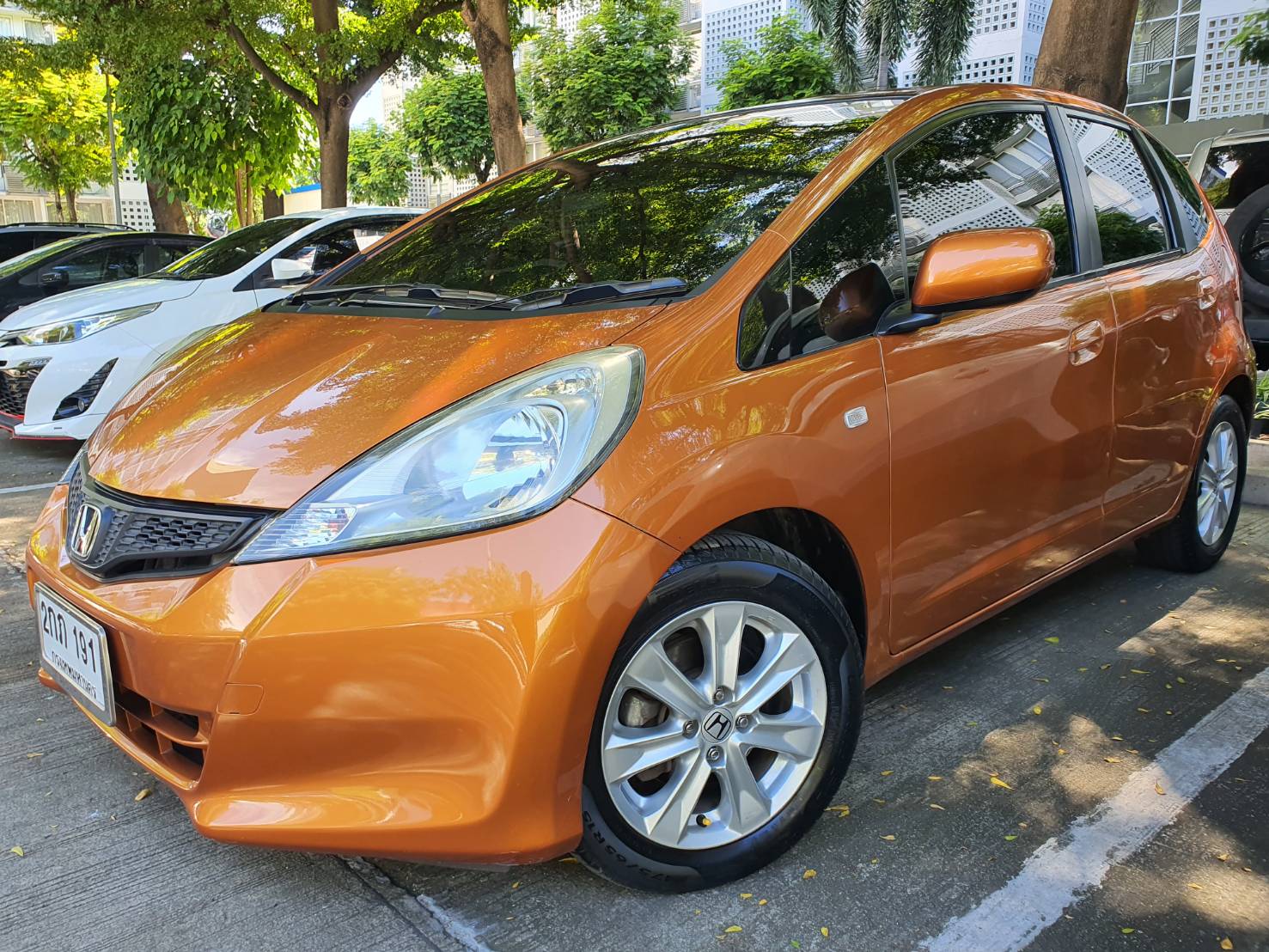 Honda Jazz 1.5V(AS) ออโต้ สีส้ม ปี 2012 (รูปที่ 2)