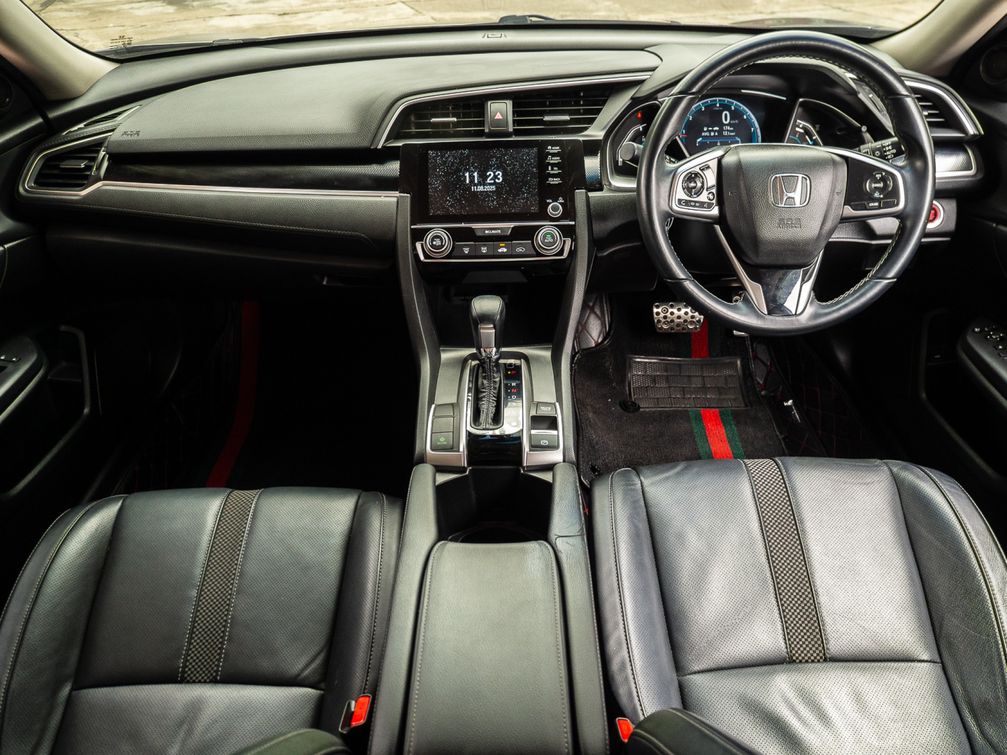 2021 Honda Civic สีเงิน (รูปที่ 9)