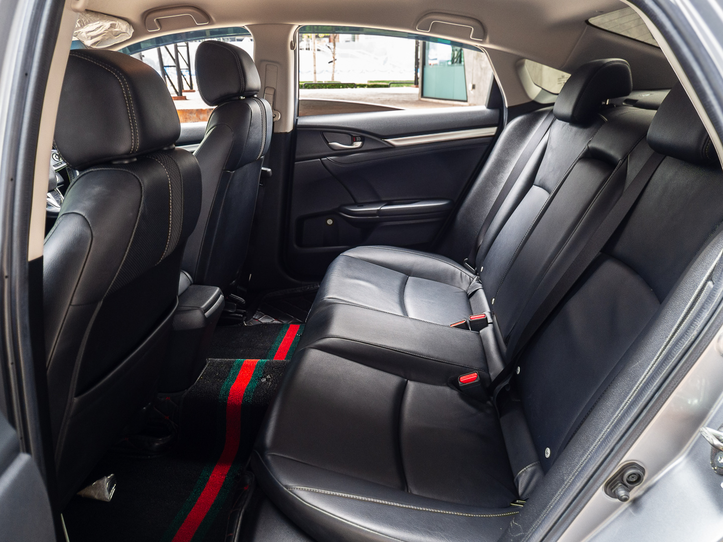 2021 Honda Civic สีเงิน (รูปที่ 12)