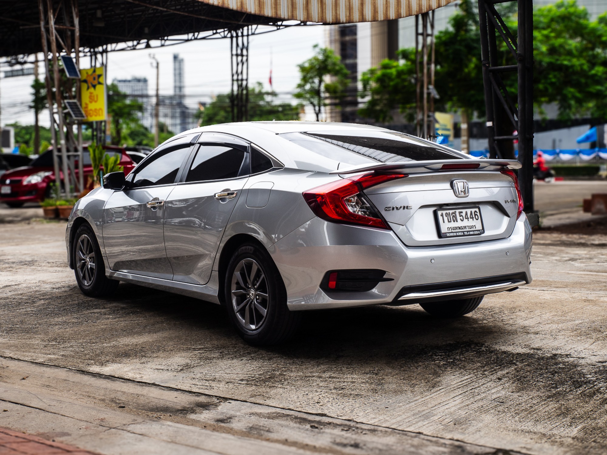 2021 Honda Civic สีเงิน (รูปที่ 5)