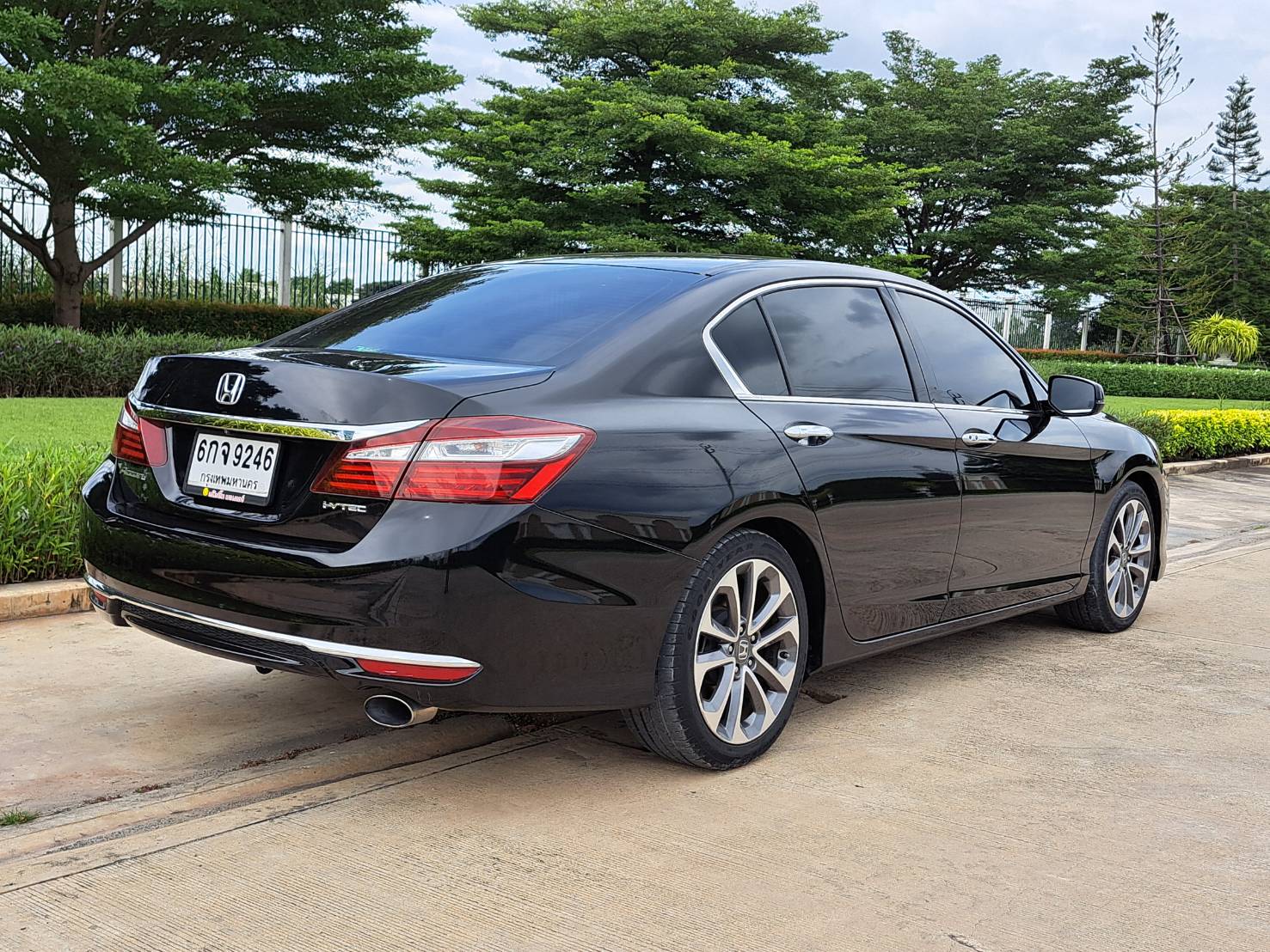 HONDA ACCORD 2.0EL โฉมMNCแล้ว ปี2017แท้ วิ่งแค่120,000 Km.รถสวยน็อตไม่ขยับ สีดำสวยที่สุด (รูปที่ 2)