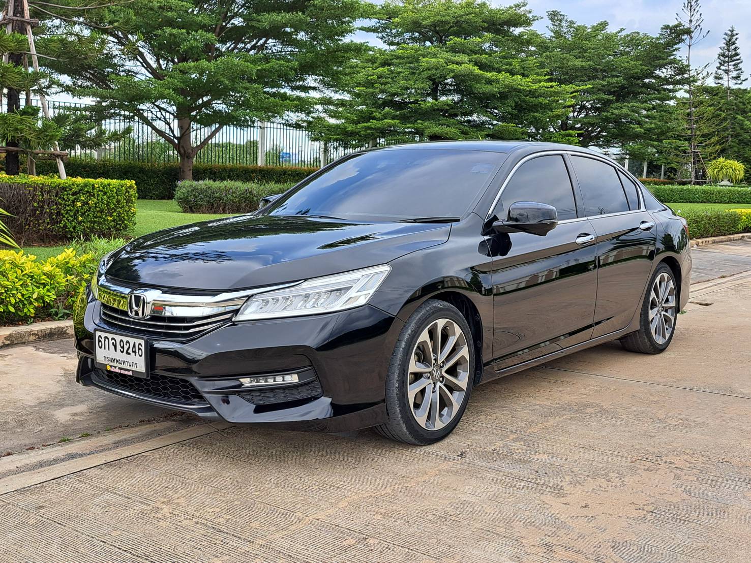 HONDA ACCORD 2.0EL โฉมMNCแล้ว ปี2017แท้ วิ่งแค่120,000 Km.รถสวยน็อตไม่ขยับ สีดำสวยที่สุด (รูปที่ 3)