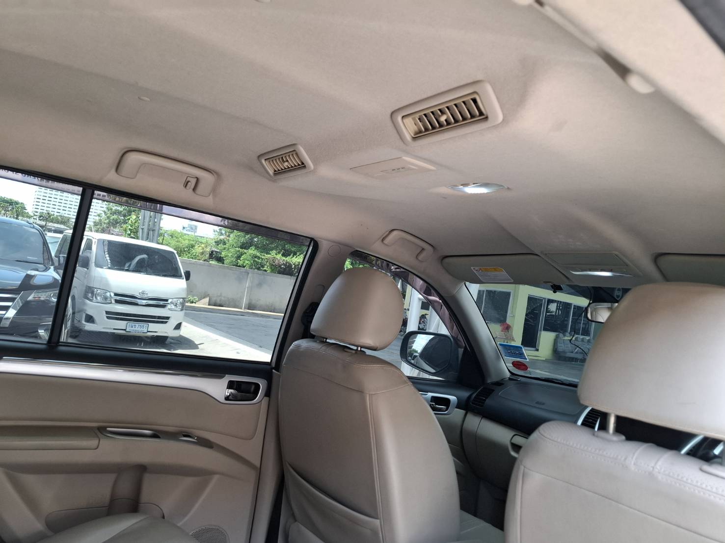 2012 Mitsubishi Pajero สีขาว (รูปที่ 11)