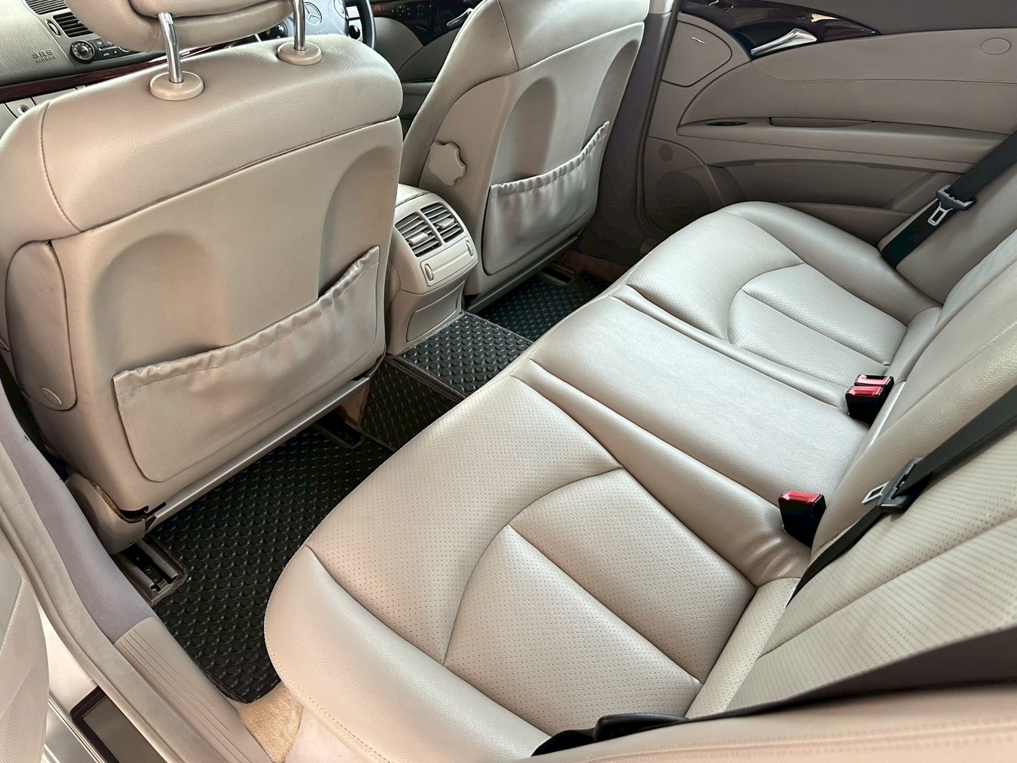 2003 Mercedes-Benz E-Class W211 E220 สีเงิน (รูปที่ 16)