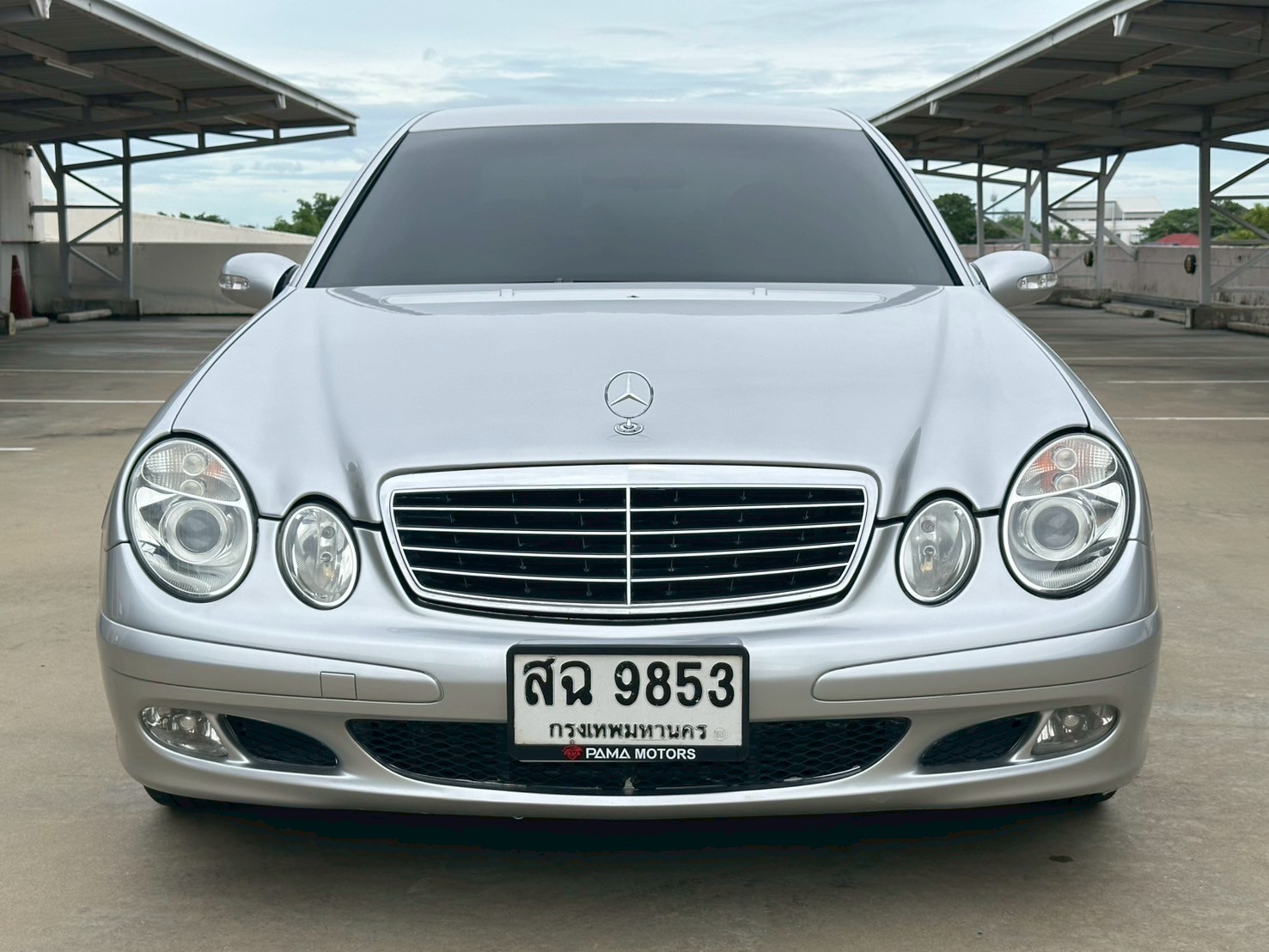2003 Mercedes-Benz E-Class W211 E220 สีเงิน (รูปที่ 4)