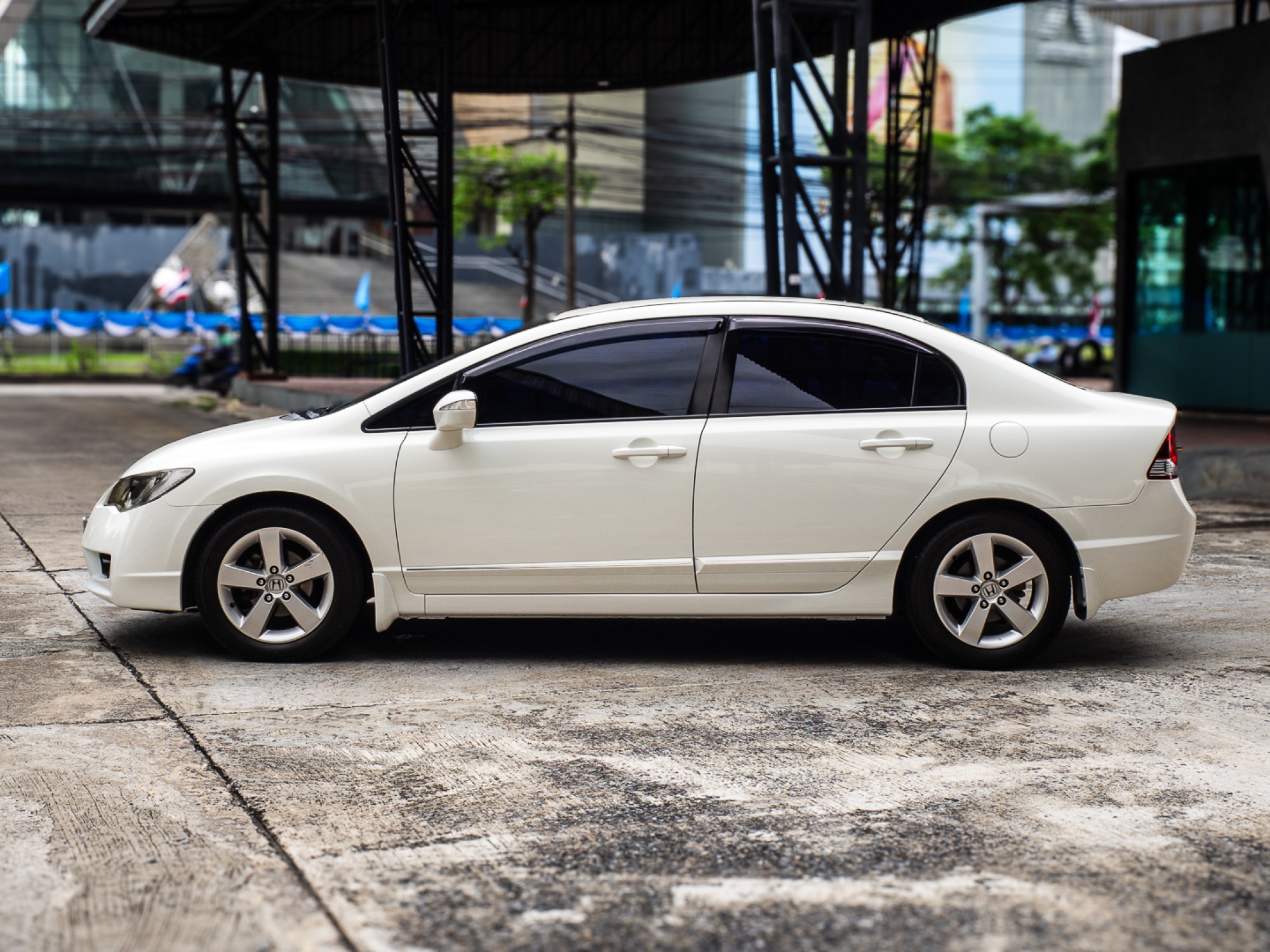 2009 Honda Civic FD สีขาว (รูปที่ 4)