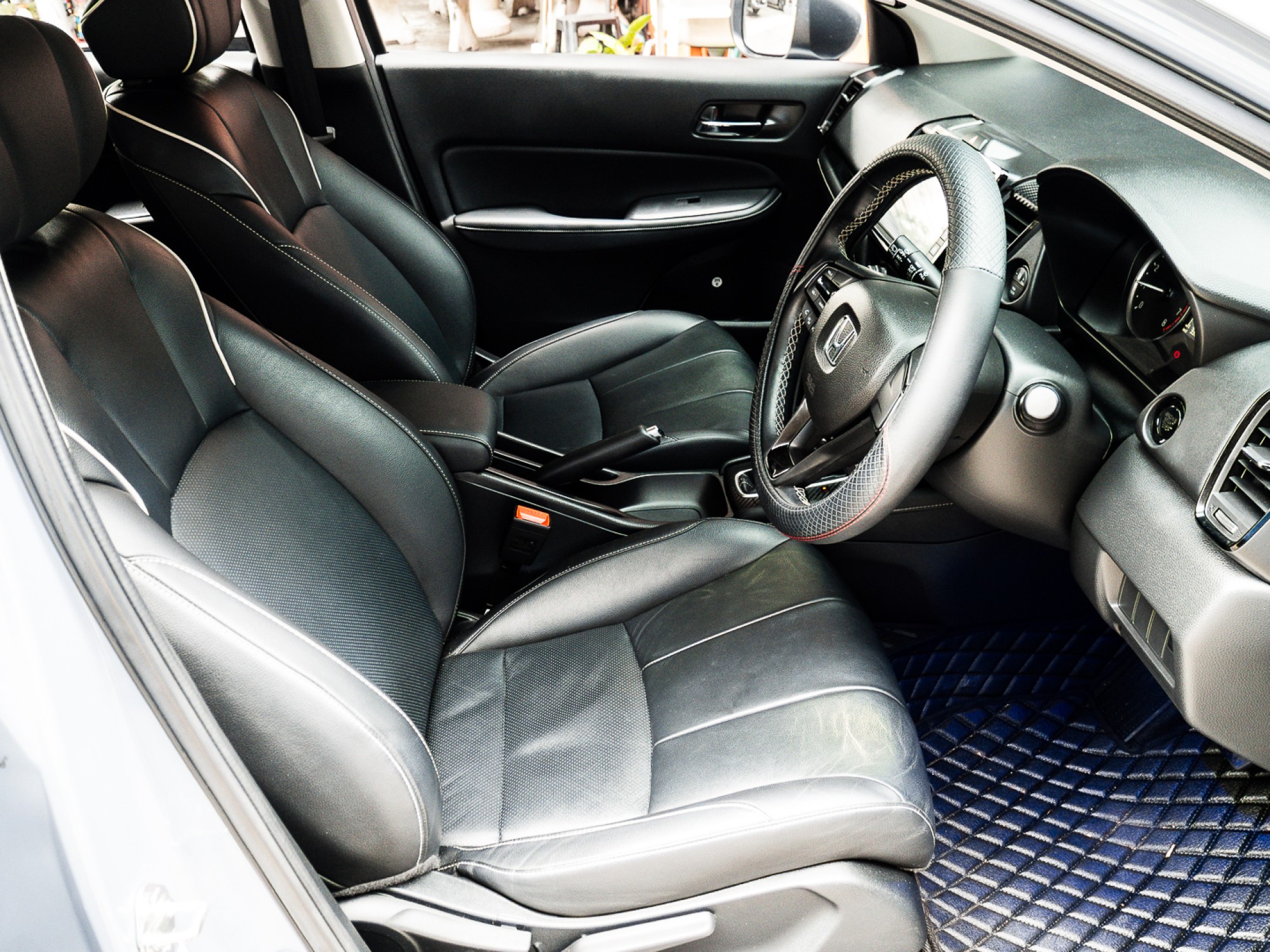 2022 Honda City Hatchback สีเทา (รูปที่ 9)