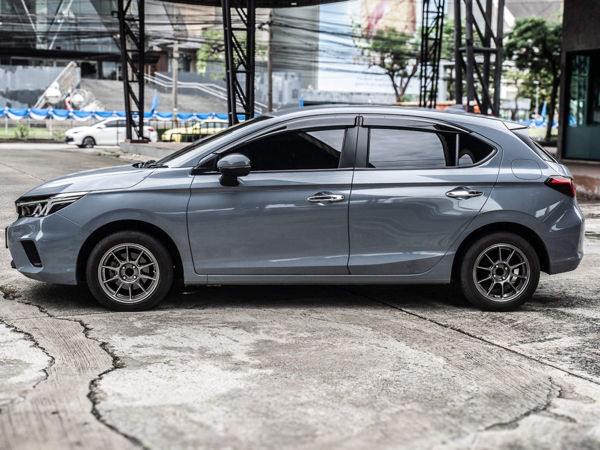 2022 Honda City Hatchback สีเทา (รูปที่ 4)