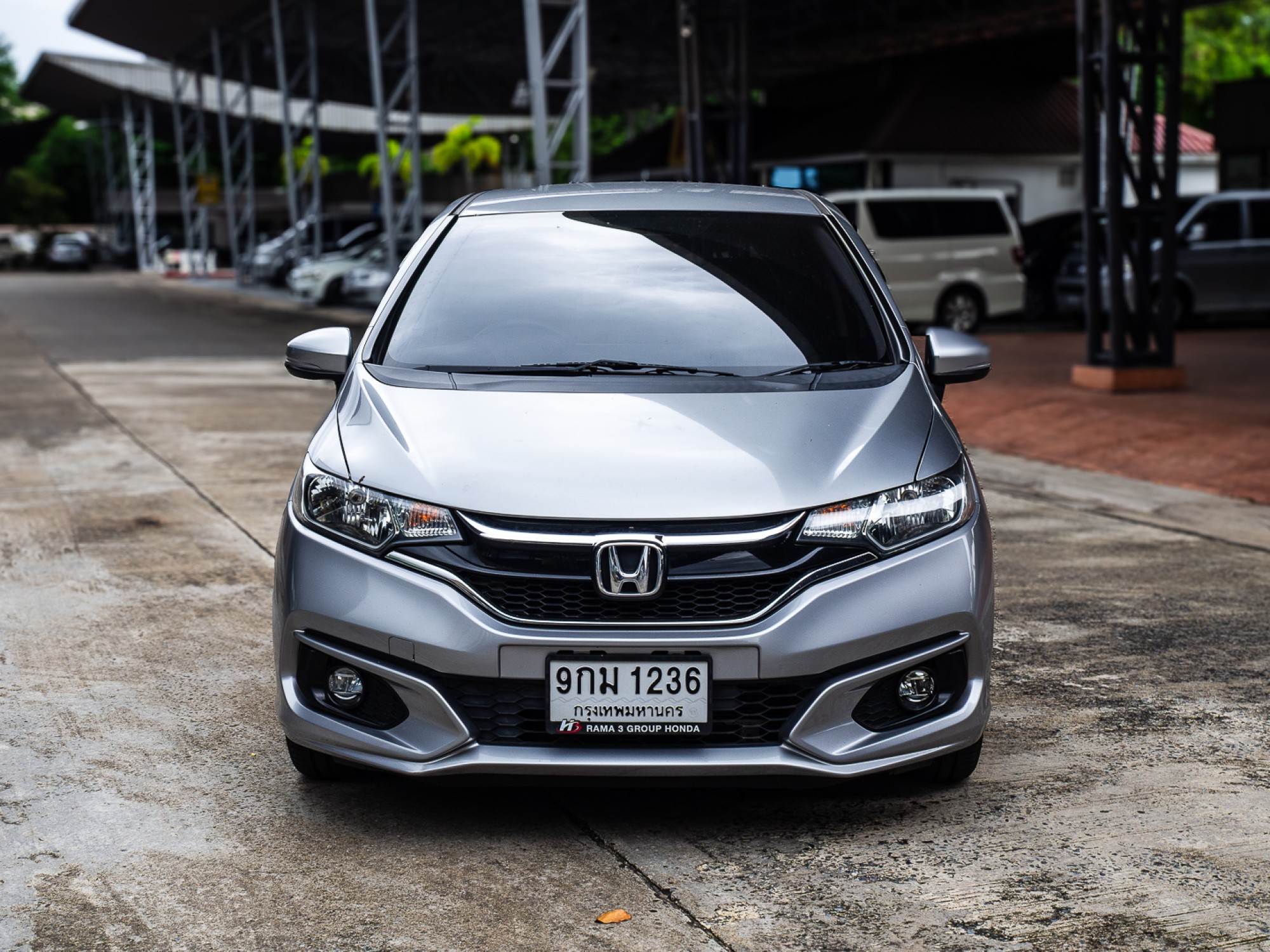 2020 Honda Jazz GK สีเงิน (รูปที่ 2)