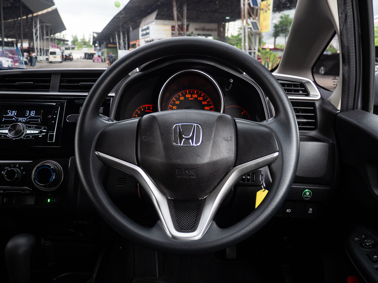 2020 Honda Jazz GK สีเงิน (รูปที่ 19)