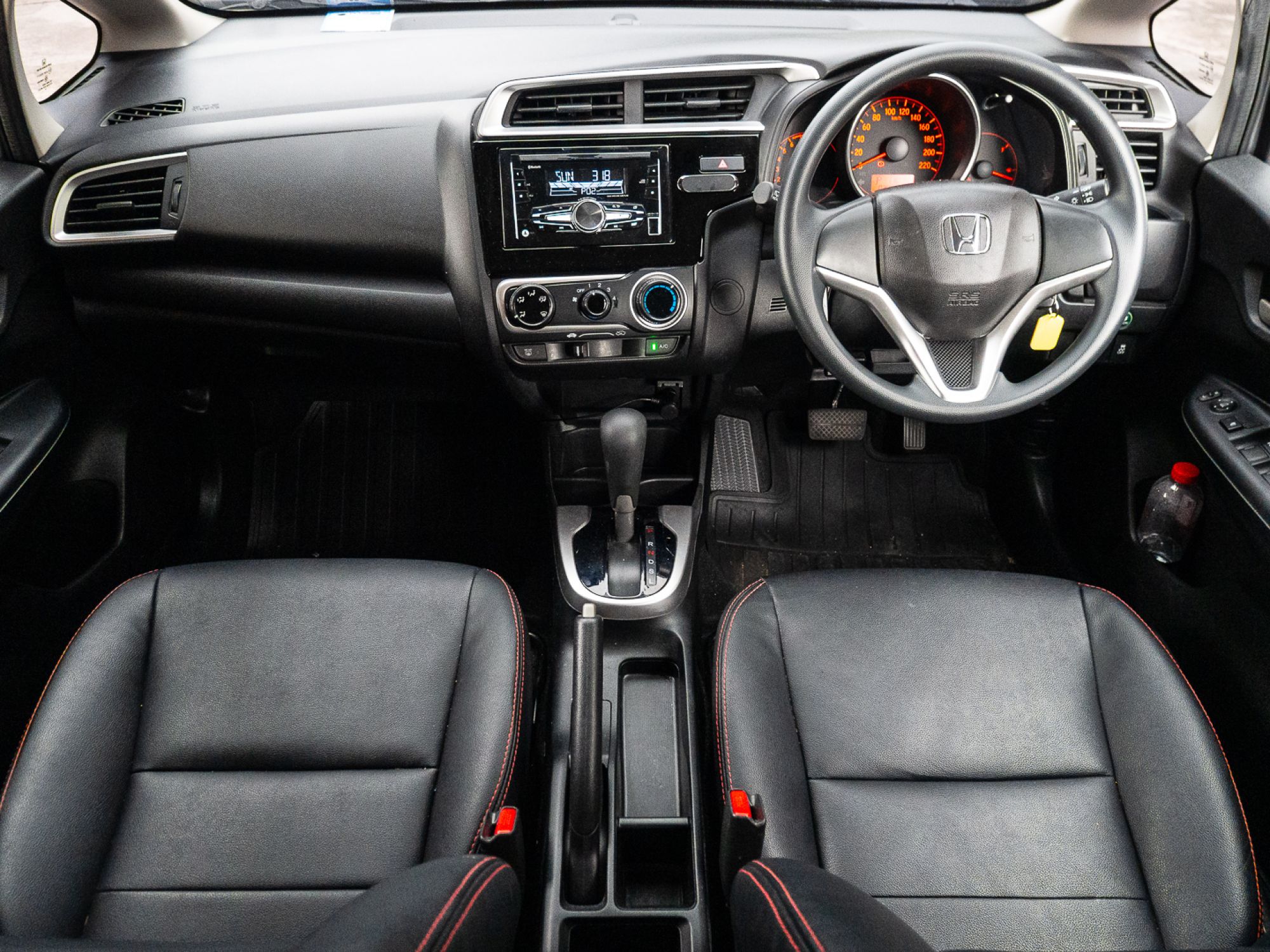 2020 Honda Jazz GK สีเงิน (รูปที่ 10)