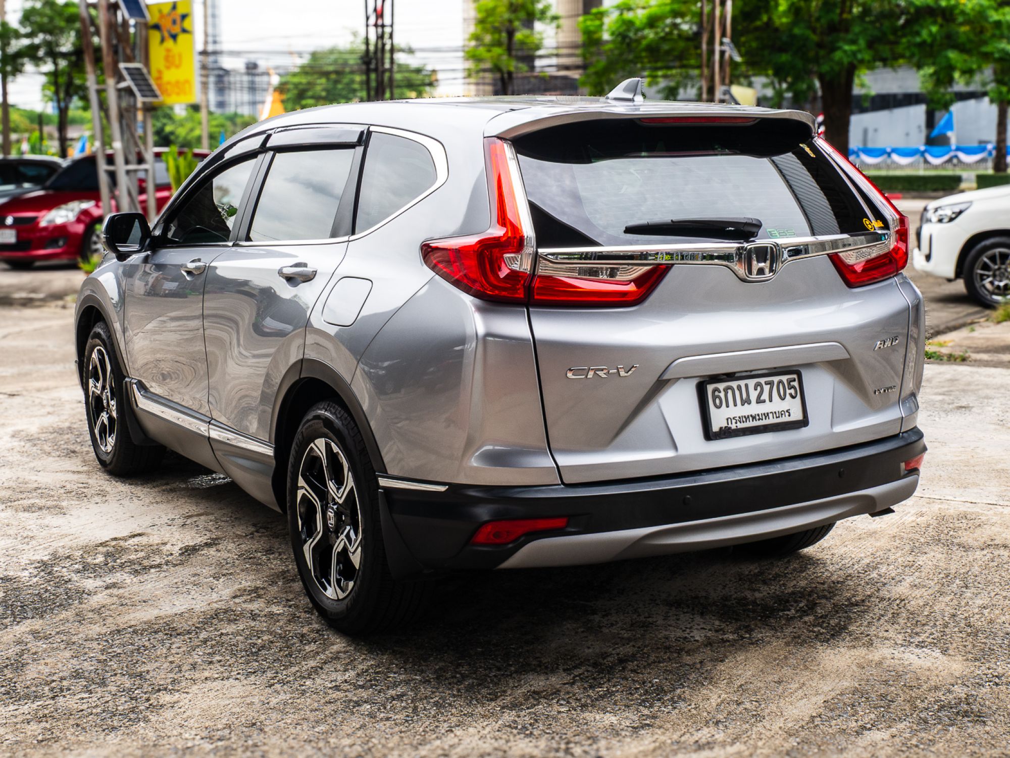 2017 Honda CR-V สีเงิน (รูปที่ 5)