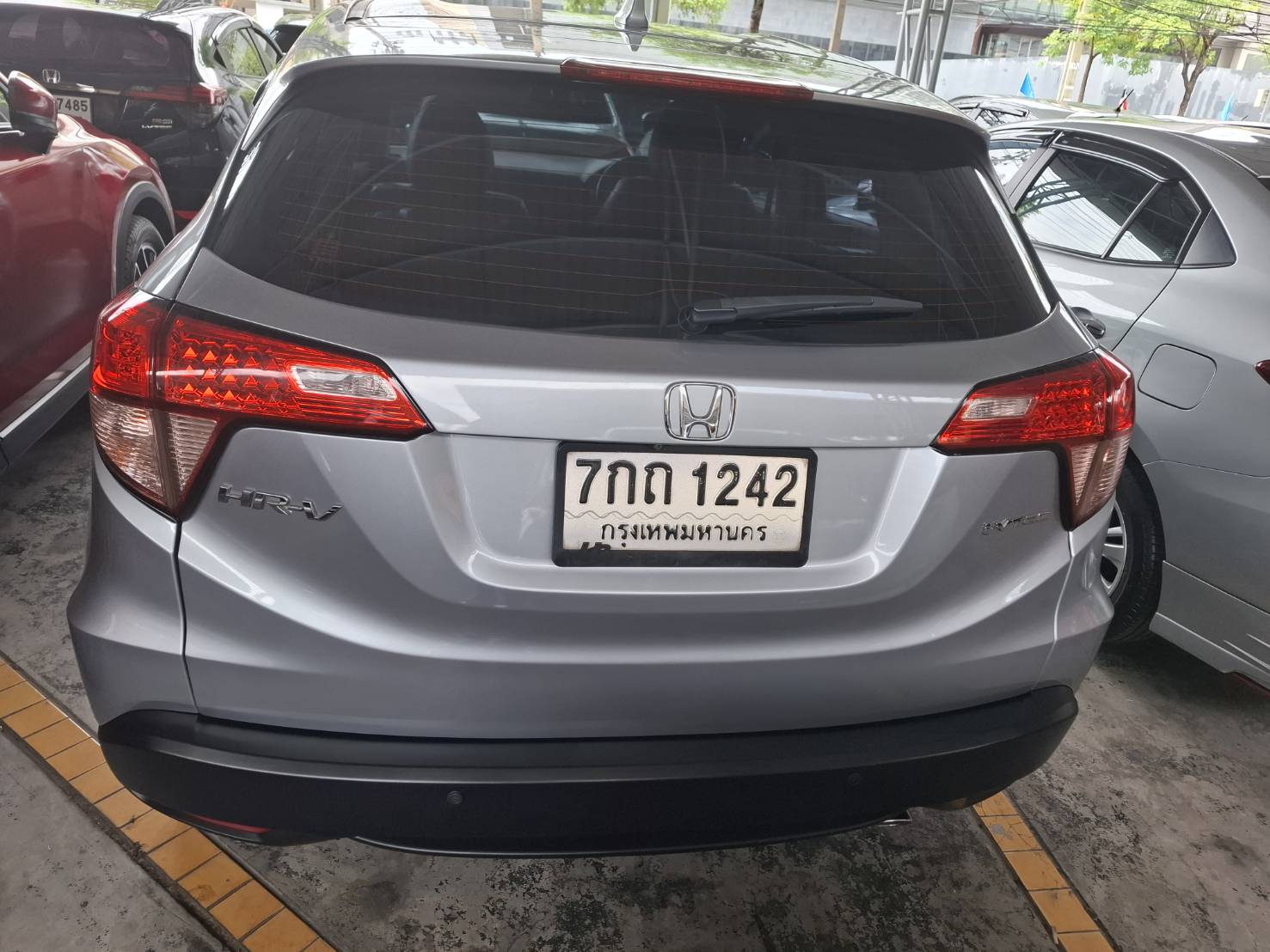2018 Honda HR-V สีเงิน (รูปที่ 3)