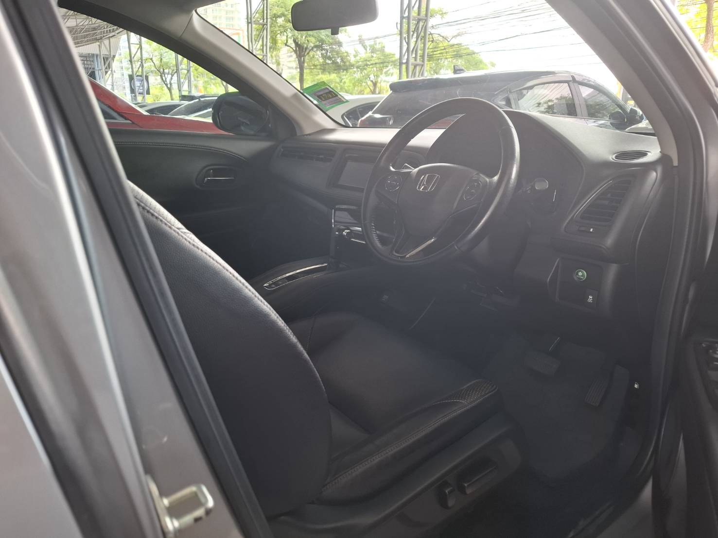 2018 Honda HR-V สีเงิน (รูปที่ 7)