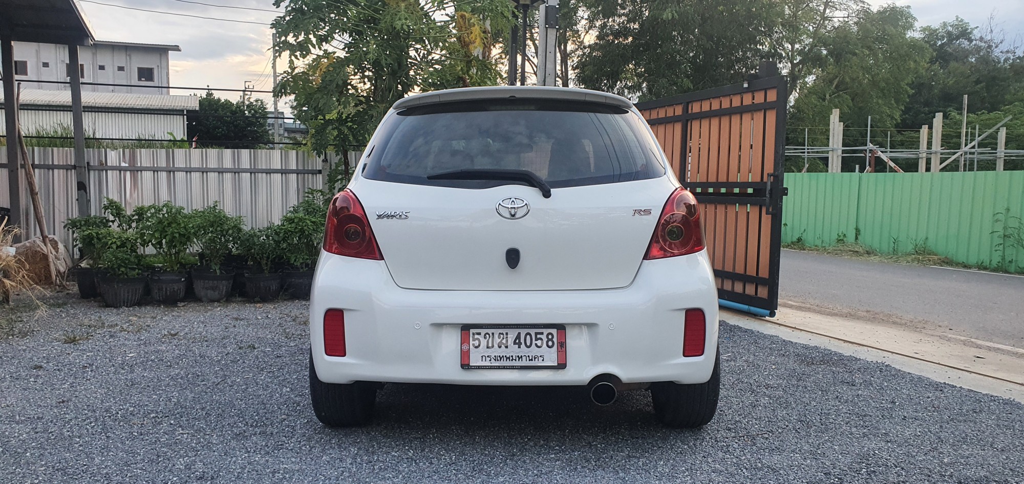 Toyota Yaris สีขาว (รูปที่ 16)
