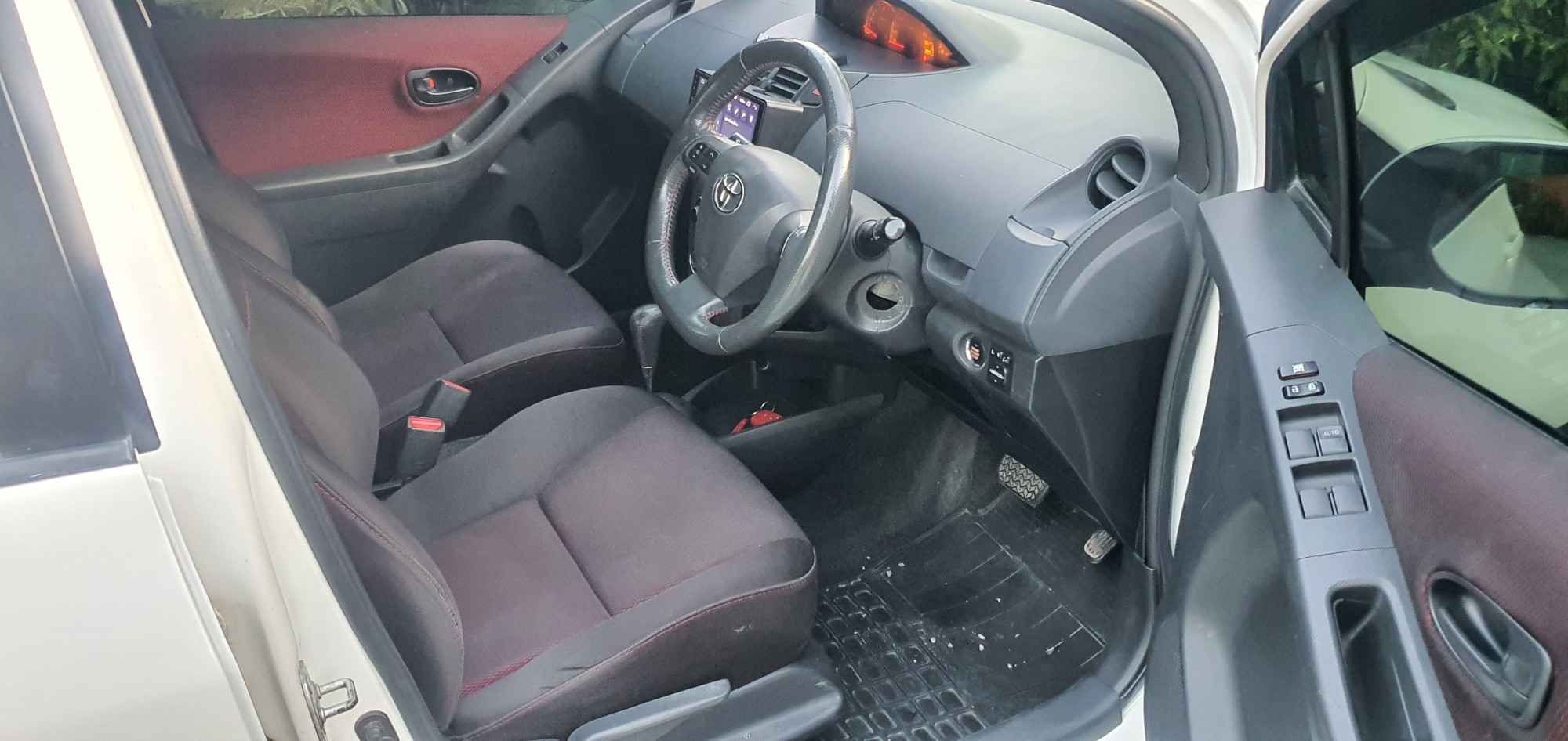 Toyota Yaris สีขาว (รูปที่ 13)