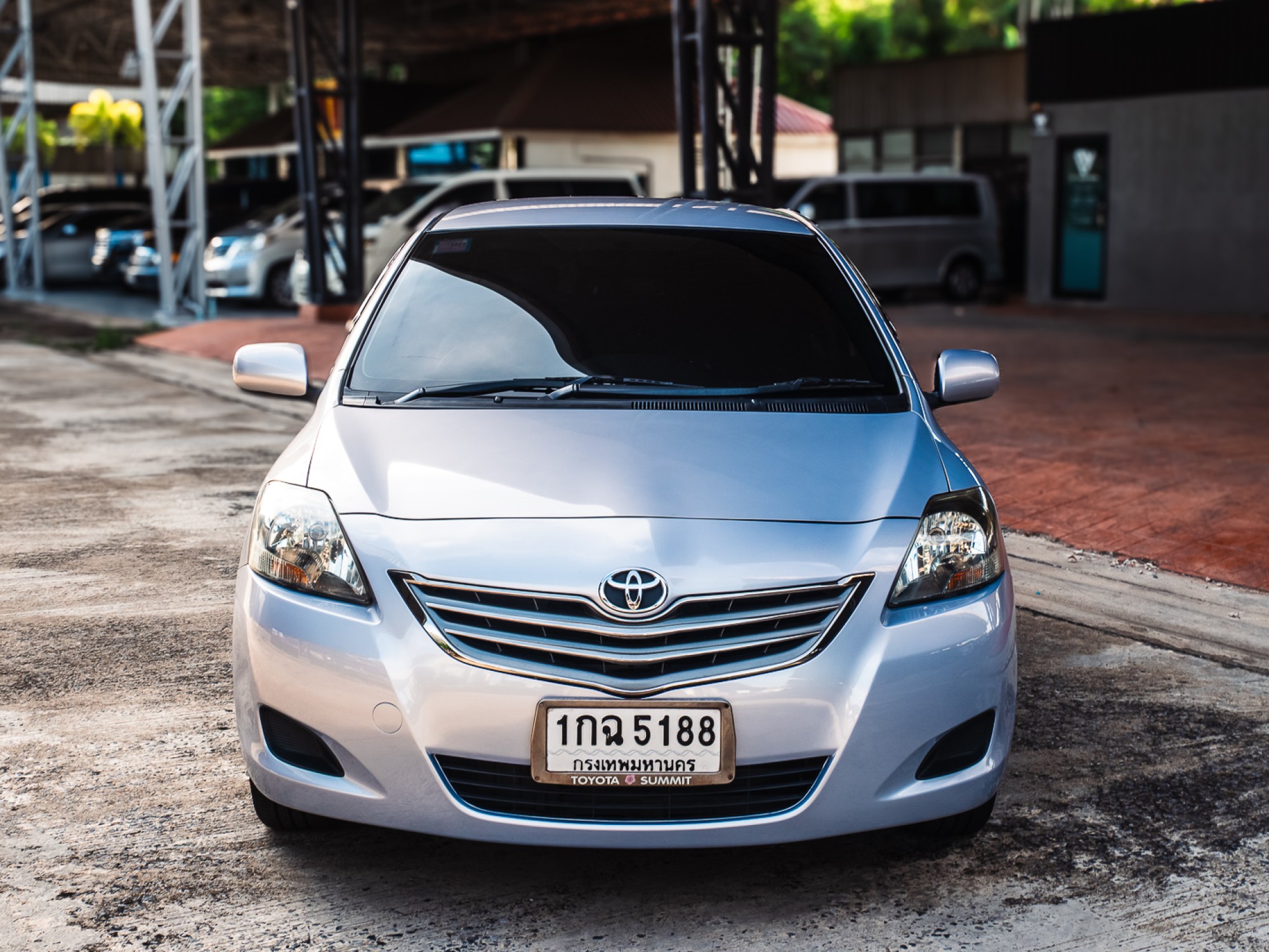 2012 Toyota Vios สีเทา (รูปที่ 2)