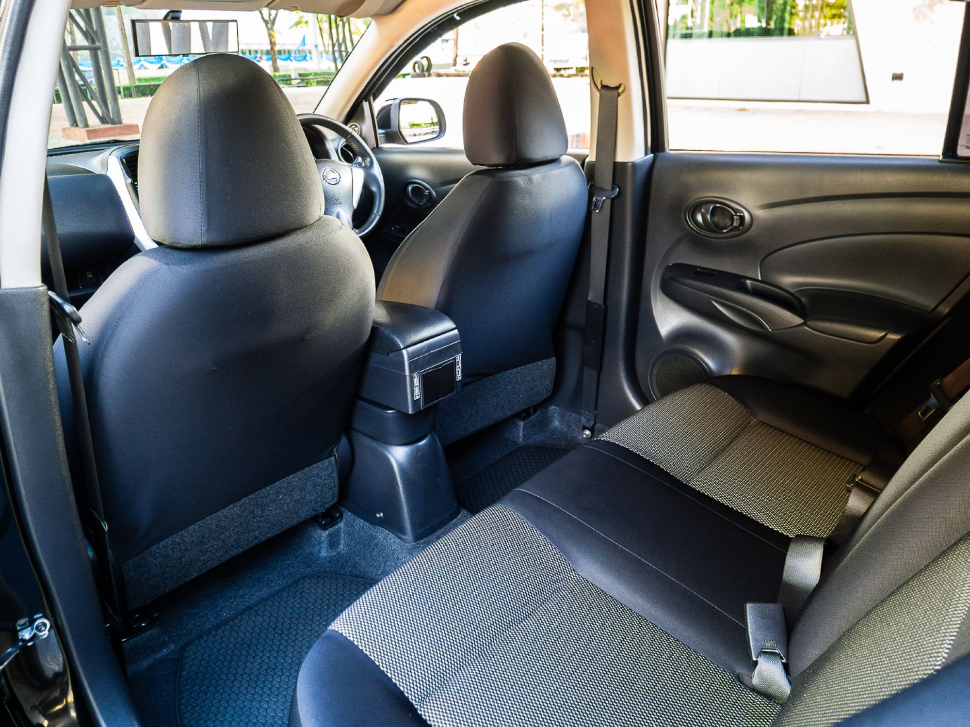 2017 Nissan Almera สีดำ (รูปที่ 10)