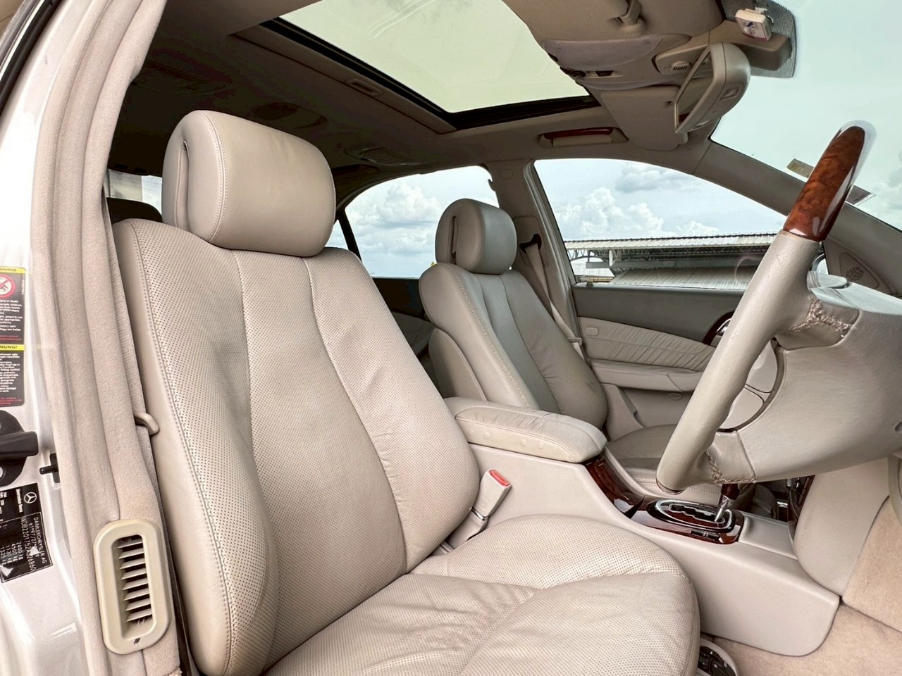 2003 Mercedes-Benz S-Class W220 S500 สีเทา (รูปที่ 11)