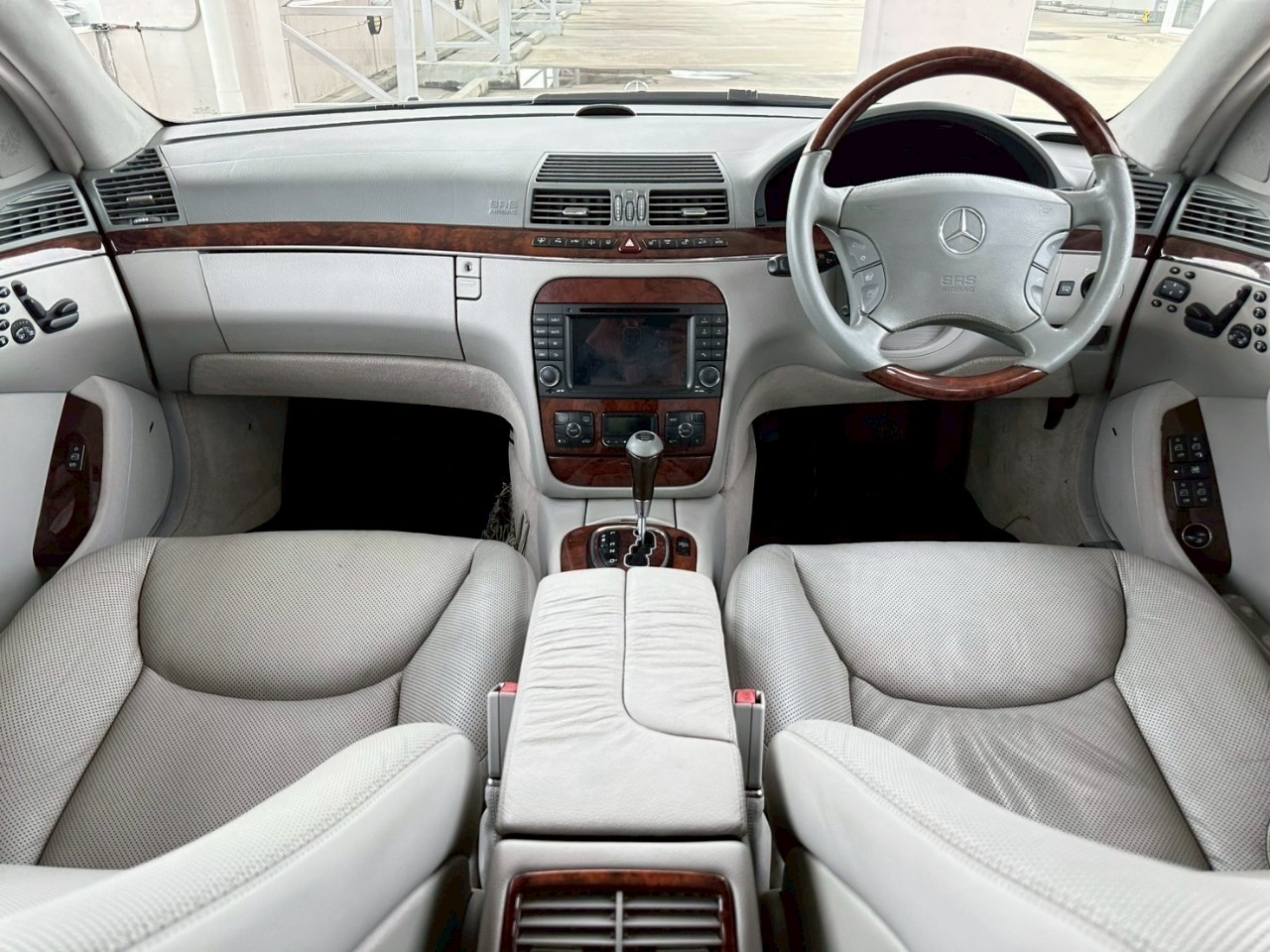 2003 Mercedes-Benz S-Class W220 S500 สีเทา (รูปที่ 14)