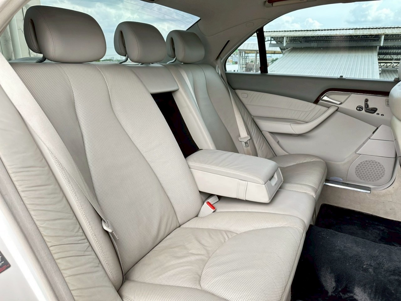 2003 Mercedes-Benz S-Class W220 S500 สีเทา (รูปที่ 15)
