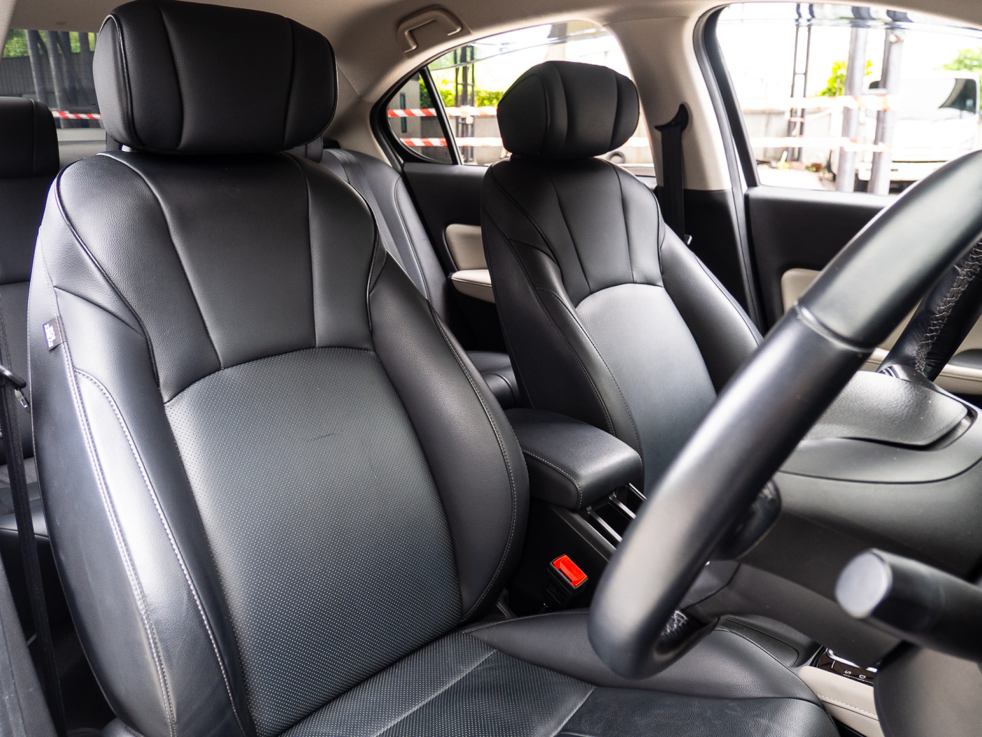 2023 Honda City สีขาว (รูปที่ 9)