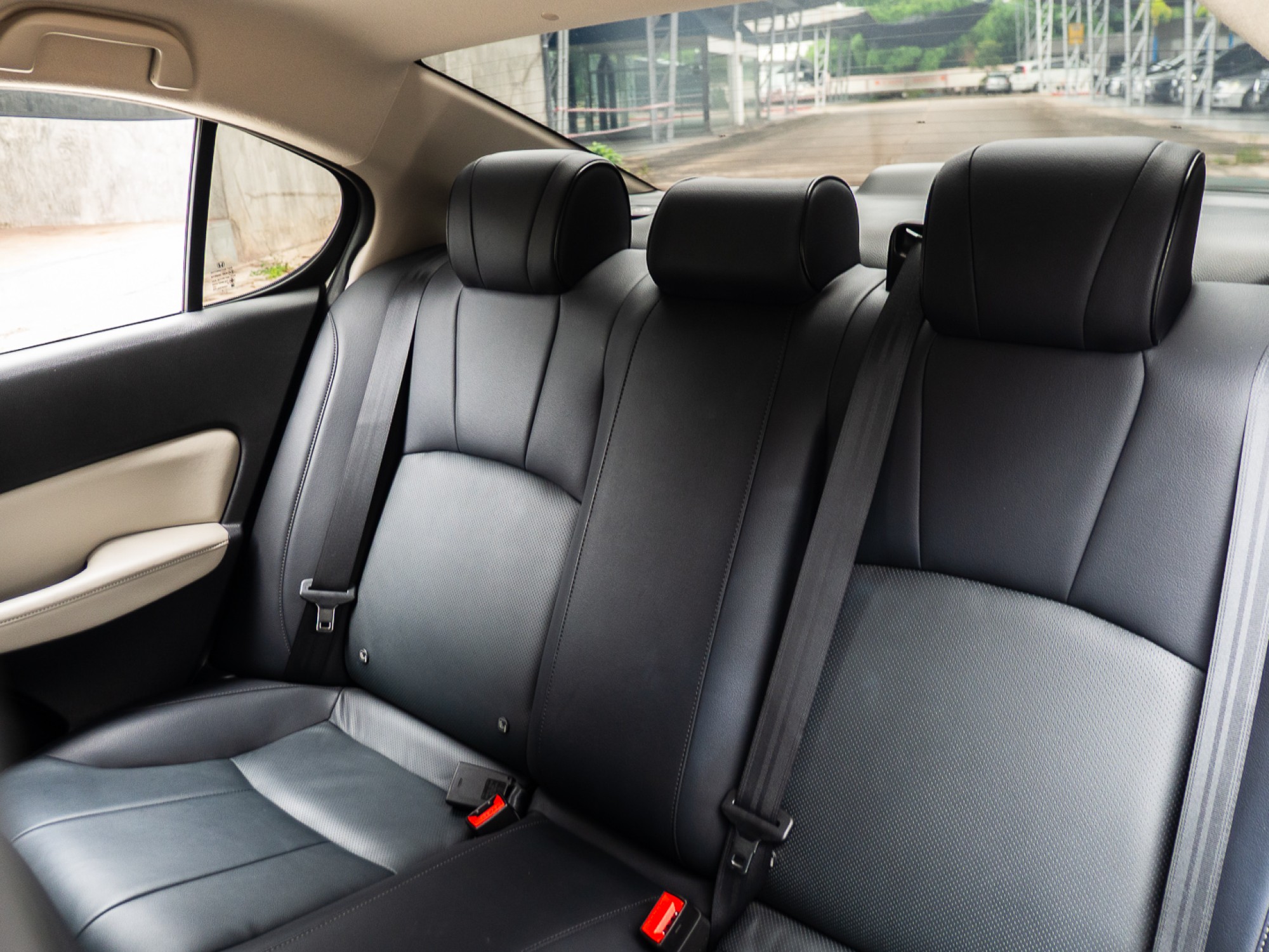2023 Honda City สีขาว (รูปที่ 13)