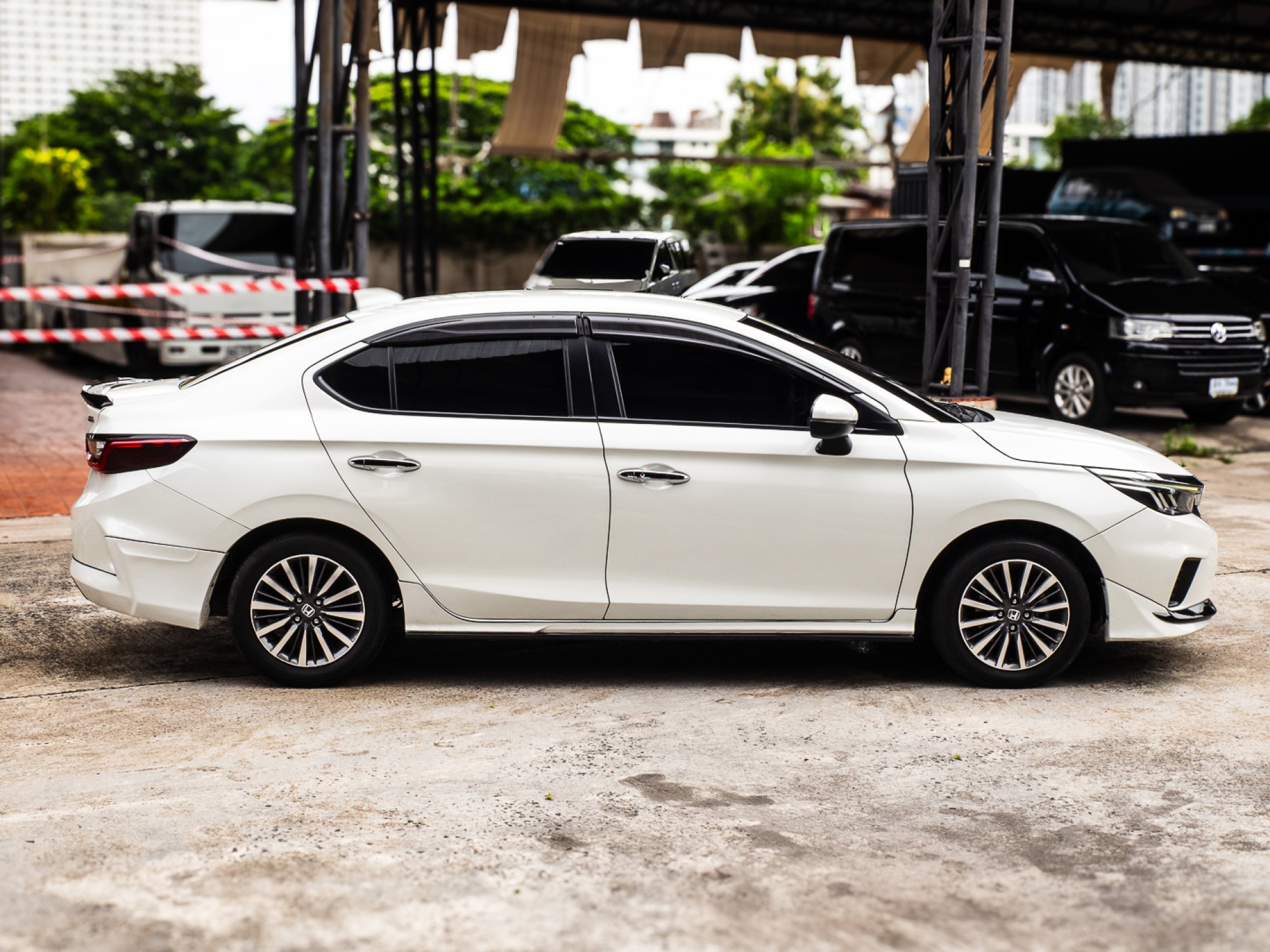 2023 Honda City สีขาว (รูปที่ 8)