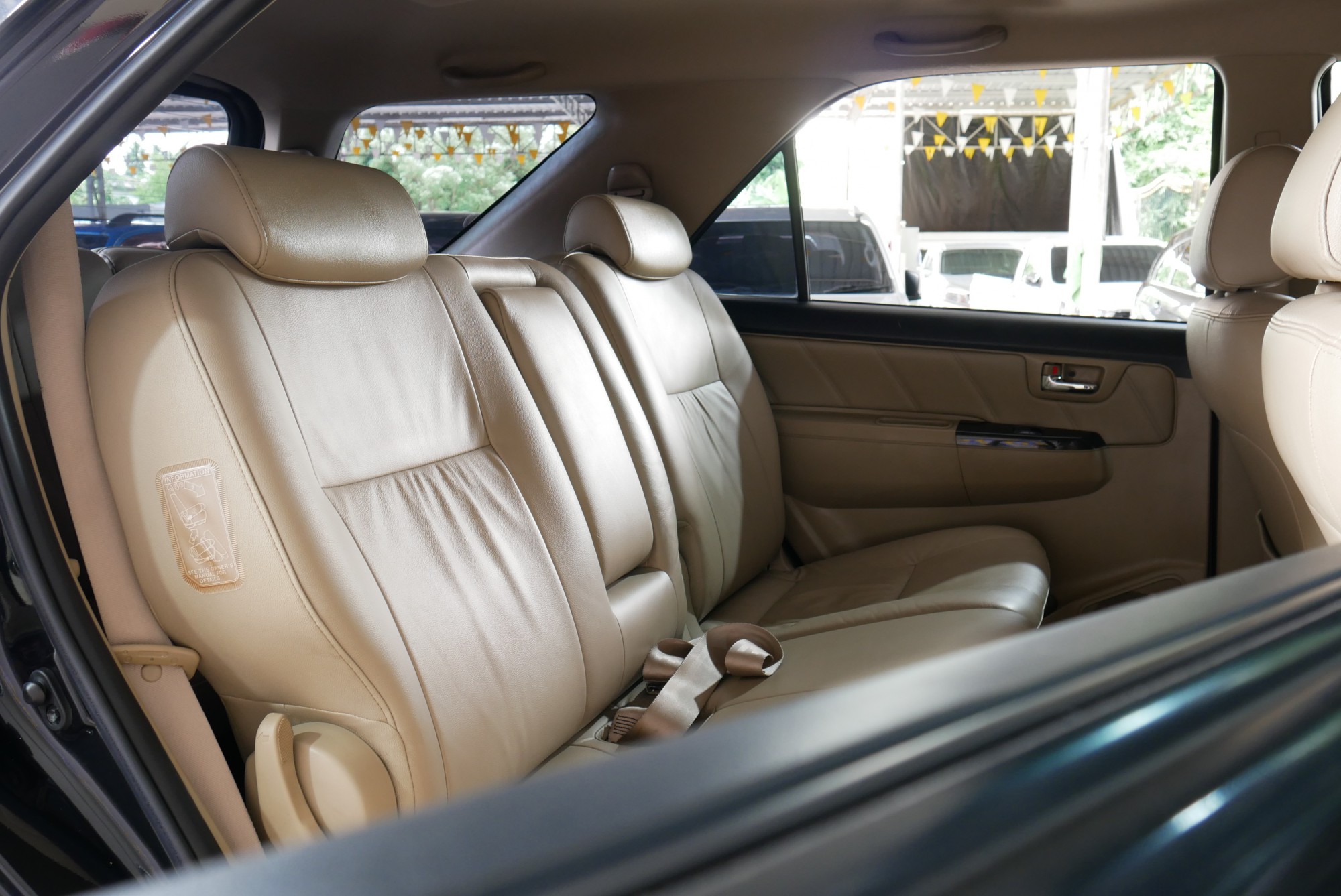 TOYOTA FORTUNER CHAMP 2.5 V AT 2014 สีดำ (รูปที่ 10)