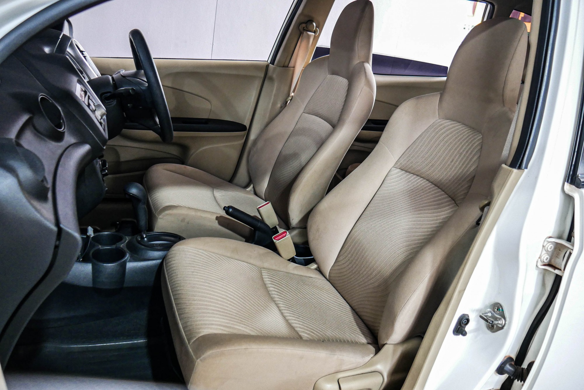 Honda MOBILIO 1.5 V ปี 2014 สีขาว (รูปที่ 6)