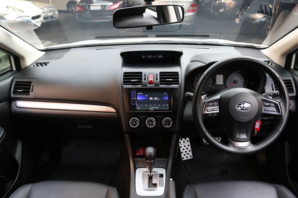 Subaru XV ปี 2013 สีขาว (รูปที่ 11)