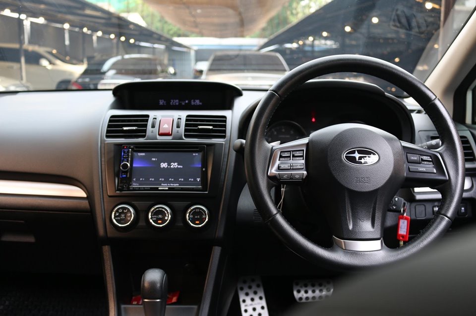 Subaru XV ปี 2013 สีขาว (รูปที่ 10)