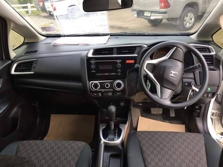 Honda Jazz GK ปี 2016 สีขาว (รูปที่ 11)