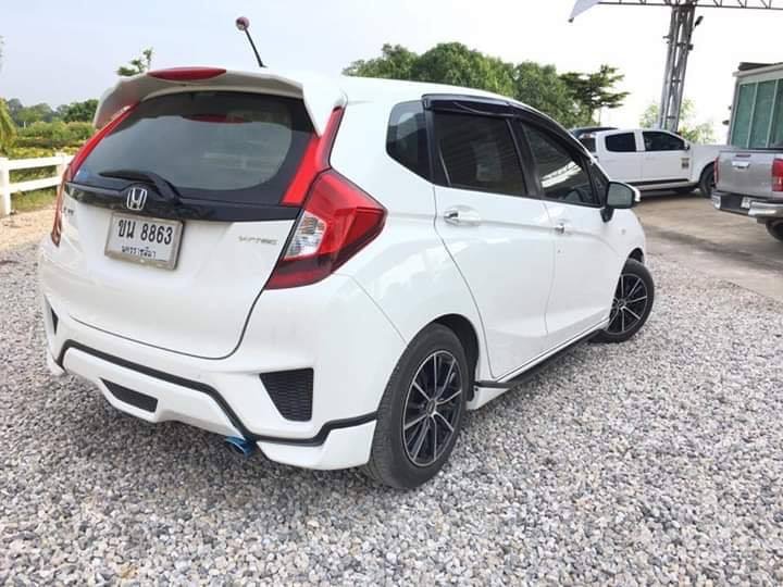 Honda Jazz GK ปี 2016 สีขาว (รูปที่ 4)