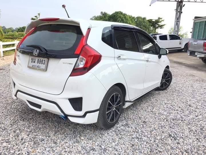 Honda Jazz GK ปี 2016 สีขาว