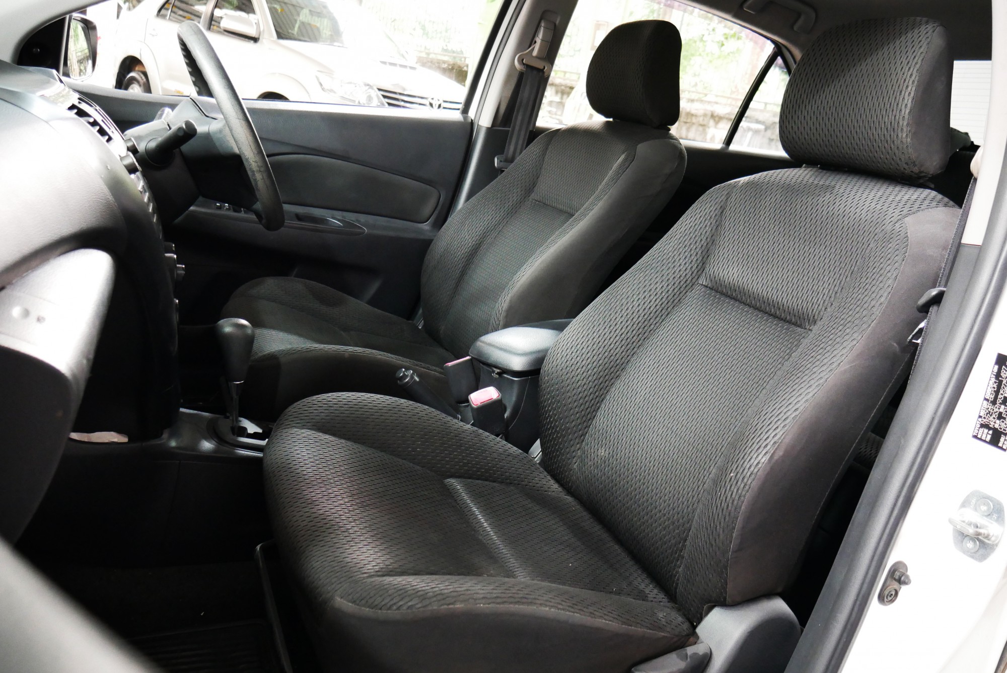 TOYOTA VIOS 1.5 J MINOR CHANGE AT 2011 สีขาว