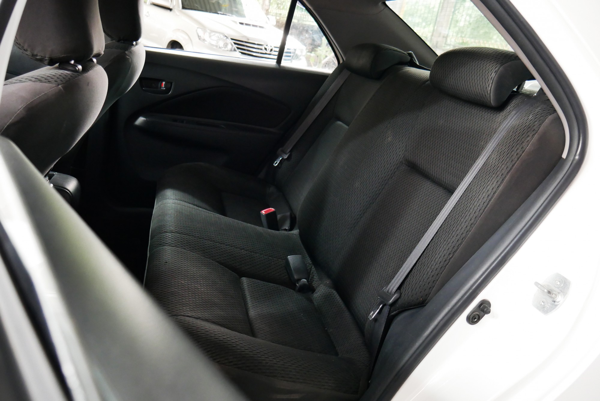 TOYOTA VIOS 1.5 J MINOR CHANGE AT 2011 สีขาว (รูปที่ 9)