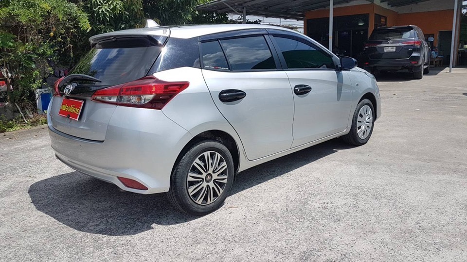 Toyota Yaris Ativ ปี 2018 สีเงิน (รูปที่ 6)