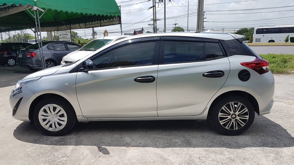 Toyota Yaris Ativ ปี 2018 สีเงิน (รูปที่ 5)