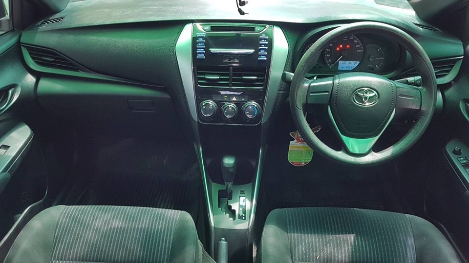 Toyota Yaris Ativ ปี 2018 สีเงิน (รูปที่ 9)
