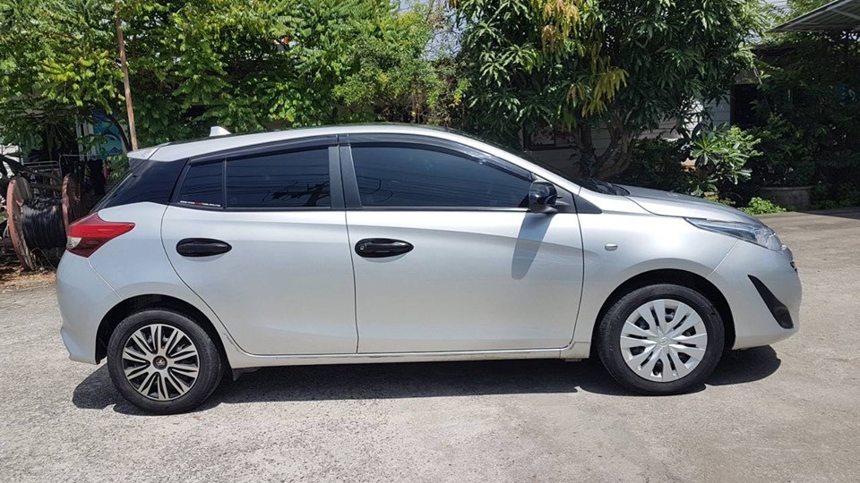 Toyota Yaris Ativ ปี 2018 สีเงิน