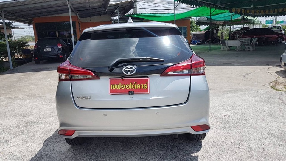 Toyota Yaris Ativ ปี 2018 สีเงิน (รูปที่ 8)