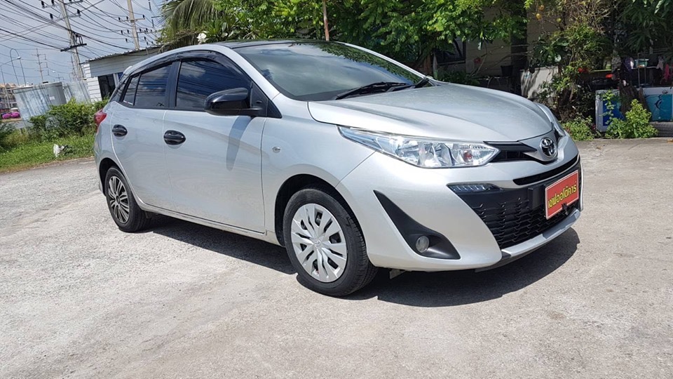 Toyota Yaris Ativ ปี 2018 สีเงิน