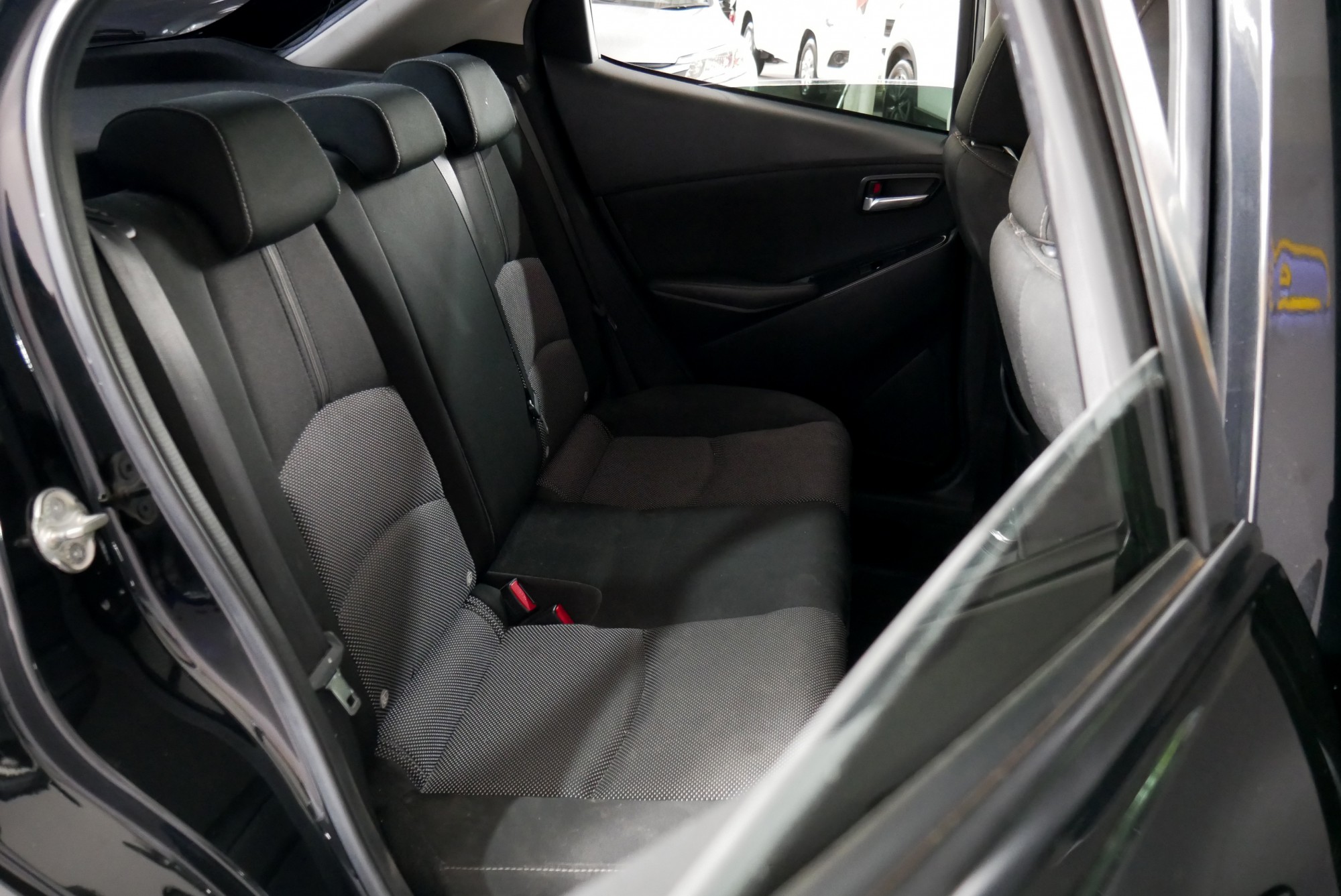 MAZDA 2 1.3 SKYACTIV SPORT HIGHT CONNECT AT Hatchback (5 ประตู) ปี 2018 สีดำ (รูปที่ 14)