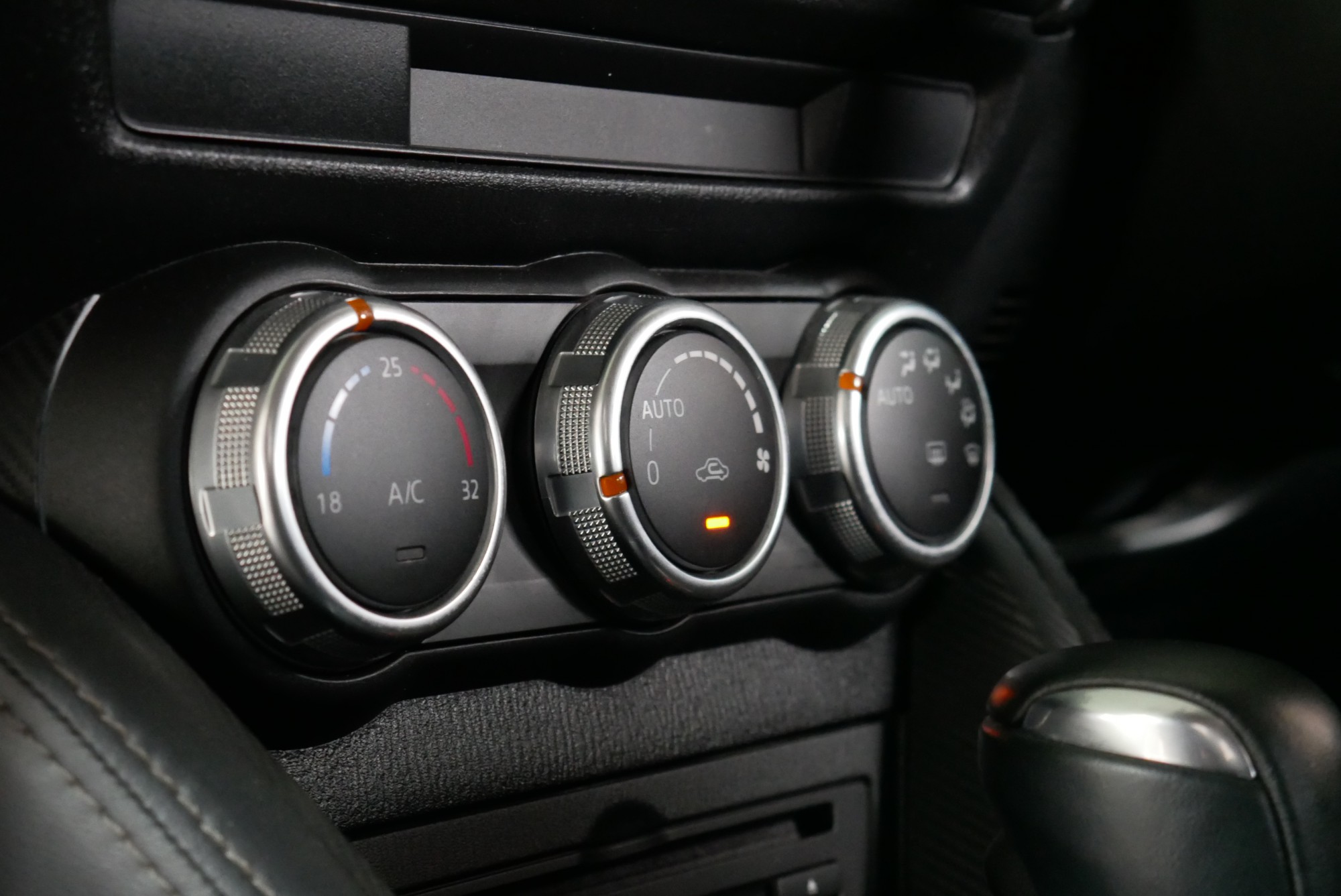 MAZDA 2 1.3 SKYACTIV SPORT HIGHT CONNECT AT Hatchback (5 ประตู) ปี 2018 สีดำ (รูปที่ 9)